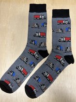 SOKn. Trendy sokken *VRACHTWAGEN* (grijs) maat 40-46 (ook leuk om kado te geven !)