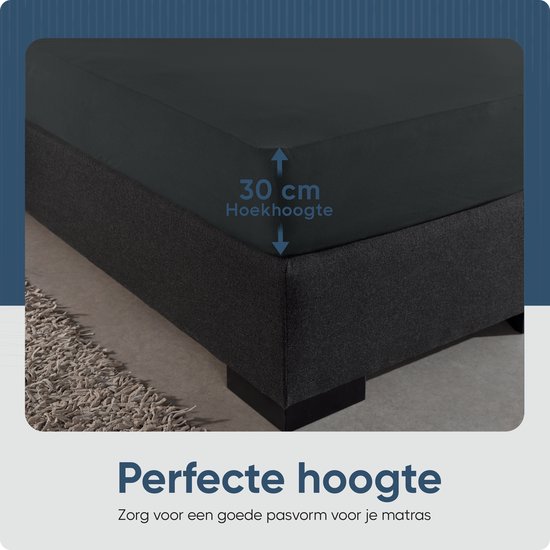 Donkergrijs hoeslaken op een boxspringmatras met 30 cm hoekhoogte. Met tekst 'Perfecte hoogte'.