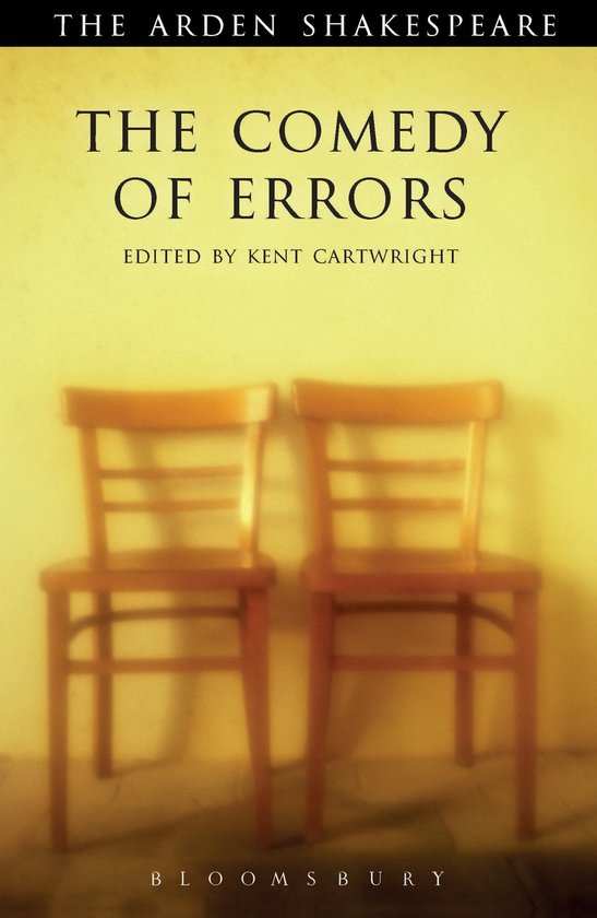 Boekomslag van 'The Comedy of Errors' door The Arden Shakespeare, met twee houten stoelen op een gele achtergrond.