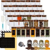 Soothe 48 Glazen Kruidenpotjes Rond met Acacia Deksel – 2 Soorten Strooideksels – Kruidenstrooier – Spice Jars – Complete Set incl Kruiden Stickers, Krijtstift en Accessoires – 100ml