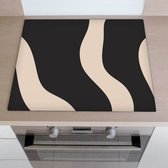 Inductiebeschermer geïllustreerde zwarte golven | 83 x 51.5 cm | Keukendecoratie | Bescherm mat | Inductie afdekplaat