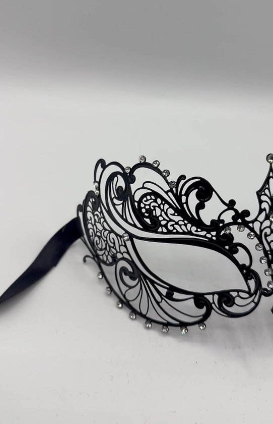 Masque vénitien pour femme - élégant masque en métal noir avec strass scintillants - Masque de bal masqué laseré à la main