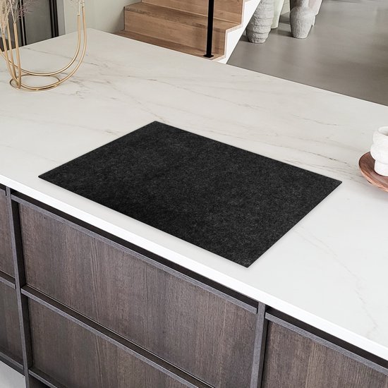 KitchenYeah inductie beschermer 81x52 cm - Zwart - Graniet print - Kookplaataccessoires - Afdekplaat voor kookplaat - Anti slip mat - Keuken decoratie inductieplaat - Inductiebeschermer - Inductiemat natuursteen - Beschermmat voor fornuis