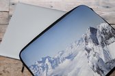 Laptophoes 17 inch - Alpen - Sneeuw - Berg - Laptop sleeve - Binnenmaat 42,5x30 cm - Zwarte achterkant