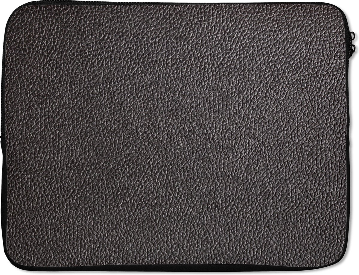 Laptophoes 17 inch - Leer - Lederlook - Zwart - Licht - Laptop sleeve - Binnenmaat 41x28 cm - Zwarte achterkant - Back to school spullen - Schoolspullen jongens en meisjes middelbare school - Macbook air hoes - Chromebook sleeve