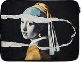 Housse ordinateur 17 pouces - Fille avec une boucle d'oreille perle - Or - Zwart - Wit - Housse ordinateur