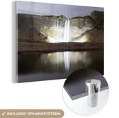 MuchoWow® Glasschilderij 180x120 cm - Schilderij acrylglas - Een waterval met een meer in het Nationaal park Þingvellir in IJsland - Foto op glas - Schilderijen