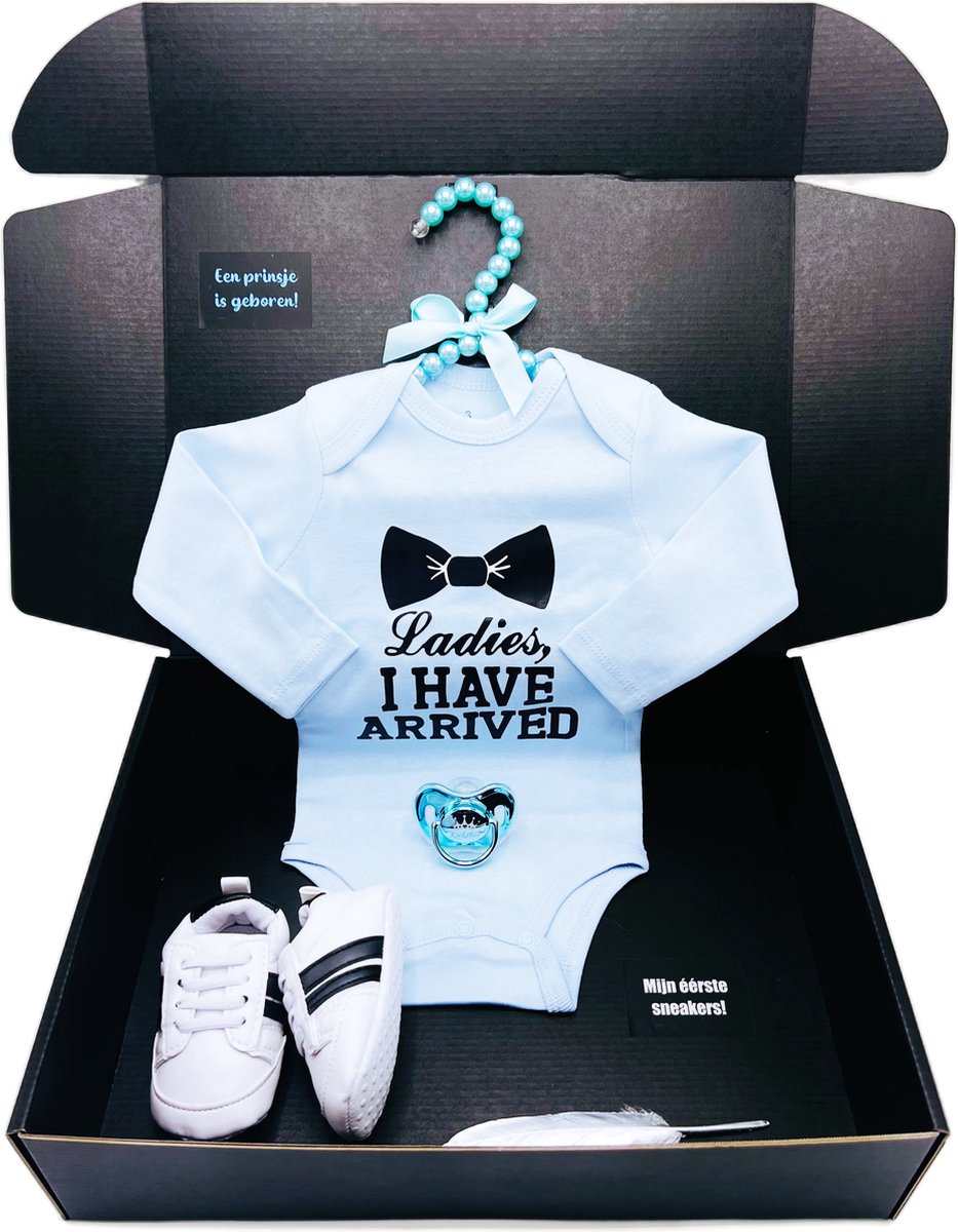 Goedkoopste kraamcadeau jongen - kraamkado jongen - blauwe romper - ladies i have arrived - babysneakers - babyshower - babyboy - geboortekado - geboortegeschenk - babyshower cadeau - kraampakket - rechtstreeks opsturen met boodschap mogelijk