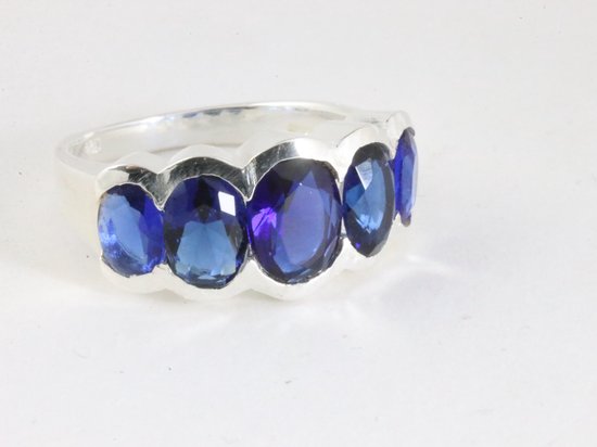 Zilveren ring met blauwe saffier - maat 16.5