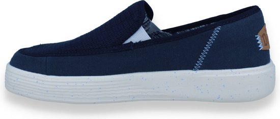 Mocassin HEYDUDE bleu marine avec semelle blanche et coutures ludiques.