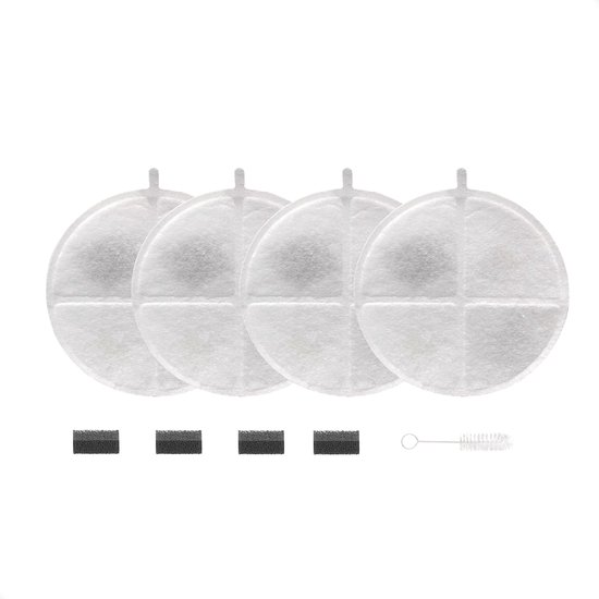 Vier ronde, witte drinkfontein filters met een rasterpatroon en vier kleine zwarte sponzen.
