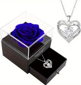 Eeuwige Bloem + Sieraden Doos + Ketting met een witte steen - Moederdag - In Luxe Box met Roos - Verjaardag Geschenk - Romantisch Cadeau - Huwelijksaanzoek - Liefde - Blauw