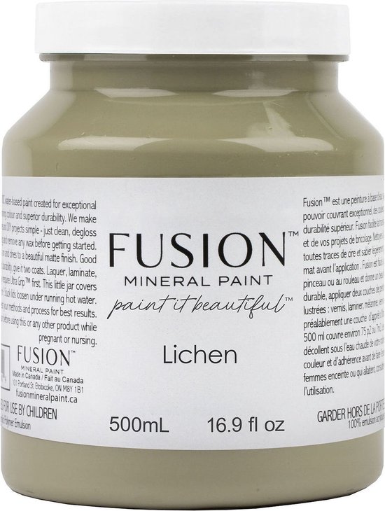 Pot Fusion Mineral Paint Lichen verf in de kleur groen met een aardse tint. Tekst: Fusion Mineral Paint Lichen.