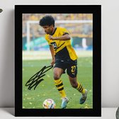 Karim Adeyemi Ingelijste Handtekening – 15 x 10cm In Klassiek Zwart Frame – Gedrukte handtekening – Football - Voetbal - Borussia Dortmund - BvB - Rookie