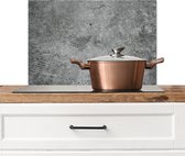 Spatscherm keuken 70x50 cm - Kookplaat achterwand - Beton print - Grijs - Muurbeschermer - Spatwand fornuis - Hoogwaardig aluminium - Wanddecoratie industrieel