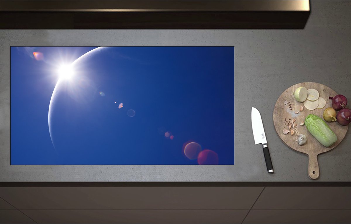 Inductieplaat Beschermer - Begin van Zonsverduistering bij Heldere Blauwe Lucht - 95x51 cm - 2 mm Dik - Inductie Beschermer - Bescherming Inductiekookplaat - Kookplaat Beschermer van Wit Vinyl