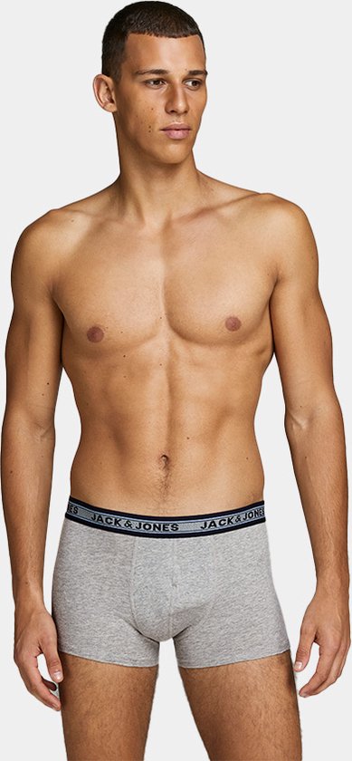 Man met grijze Jack & Jones boxershort met donkerblauwe logo-elastische band.