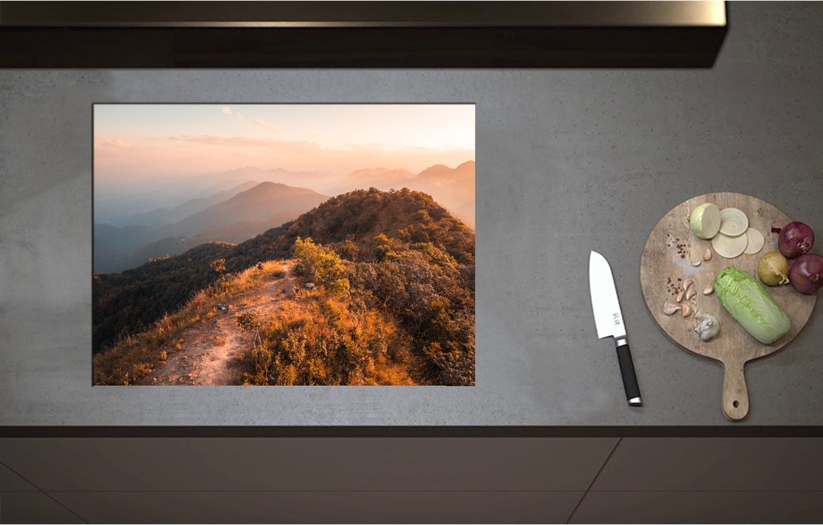 Inductieplaat Beschermer - Begroeiing op Bergen in Berglandschap - 70x52 cm - 2 mm Dik - Inductie Beschermer - Bescherming Inductiekookplaat - Kookplaat Beschermer van Wit Vinyl