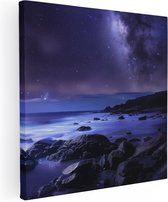 Artaza Canvas Schilderij Nachtelijke Hemel met Sterren en een Rotsachtig Strand - 40x40 - Klein - Foto Op Canvas - Canvas Print