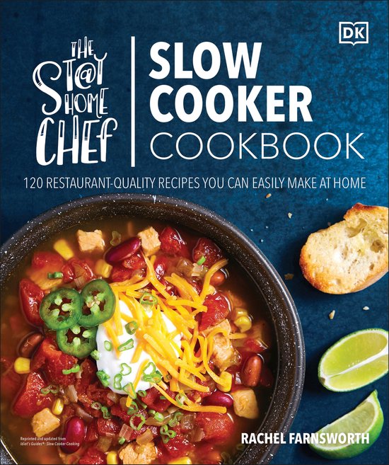 Boekomslag van 'The Slow Cooker Cookbook' met een kom gevuld met stoofpot, gegarneerd met zure room, kaas, jalapeños en een stuk brood, en limoenschijfjes ernaast. Tijd om te koken 120 recepten die u gemakkelijk thuis kunt maken.