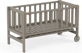 Bol.com Geuther Betty - Co-Sleeper - Aanschuifbed - Wieg - Met Wielen - 45x90 cm - Babybedje tot 9 kg - Massief Beukenhout - Taupe aanbieding