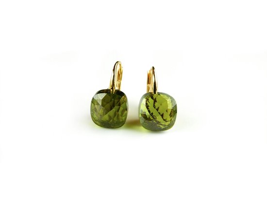 Boucles d'oreilles en argent plaqué or jaune modèle Pomellato avec pierre vert kaki
