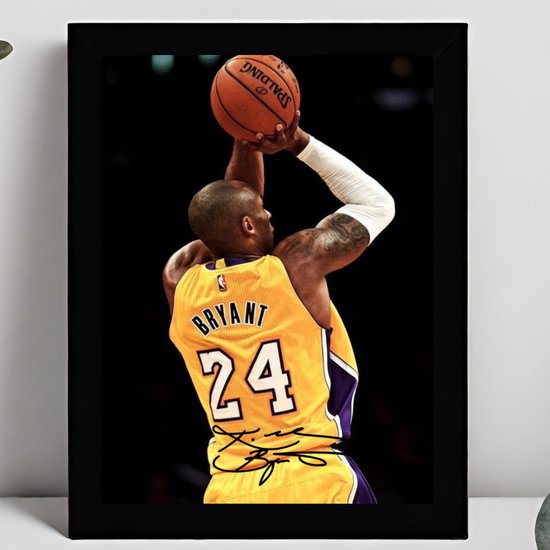 Kobe Bryant Ingelijste Handtekening – 15 x 10cm In Klassiek Zwart Frame – Gedrukte handtekening – LA Lakers - Kobe - NBA - HOF