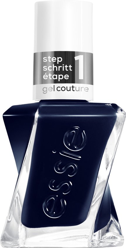 Donkerblauwe Essie Gel Couture nagellak, stap 1.
