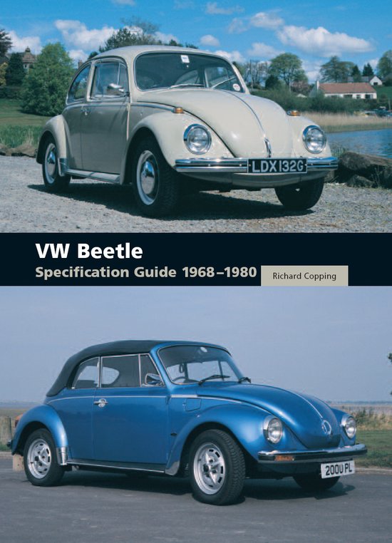 Een crème kleurige VW Kever uit 1968-1980 met kentekenplaat LDX 132G. Ernaast een blauwe cabriolet versie met kentekenplaat 2000 PL.