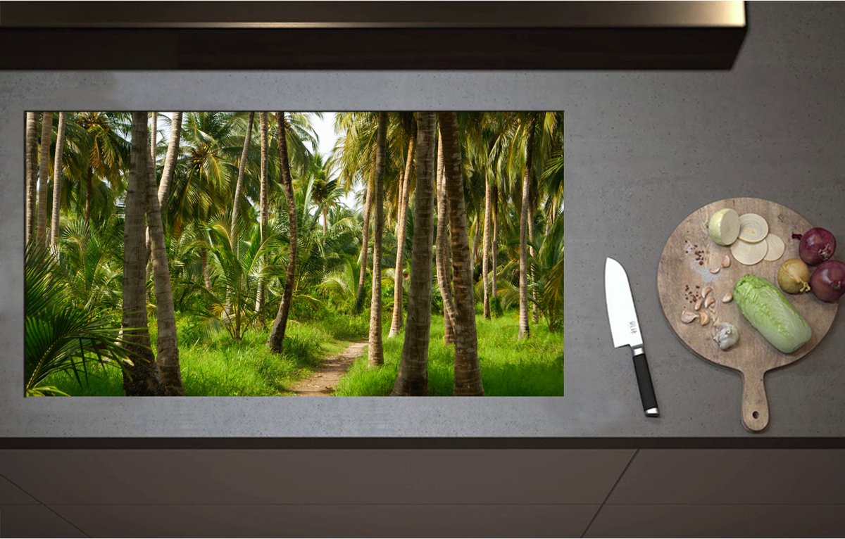 Inductieplaat Beschermer - Bospad in Bos van Hoge Palmbomen met Groen Gras - 95x51 cm - 2 mm Dik - Inductie Beschermer - Bescherming Inductiekookplaat - Kookplaat Beschermer van Zwart Vinyl