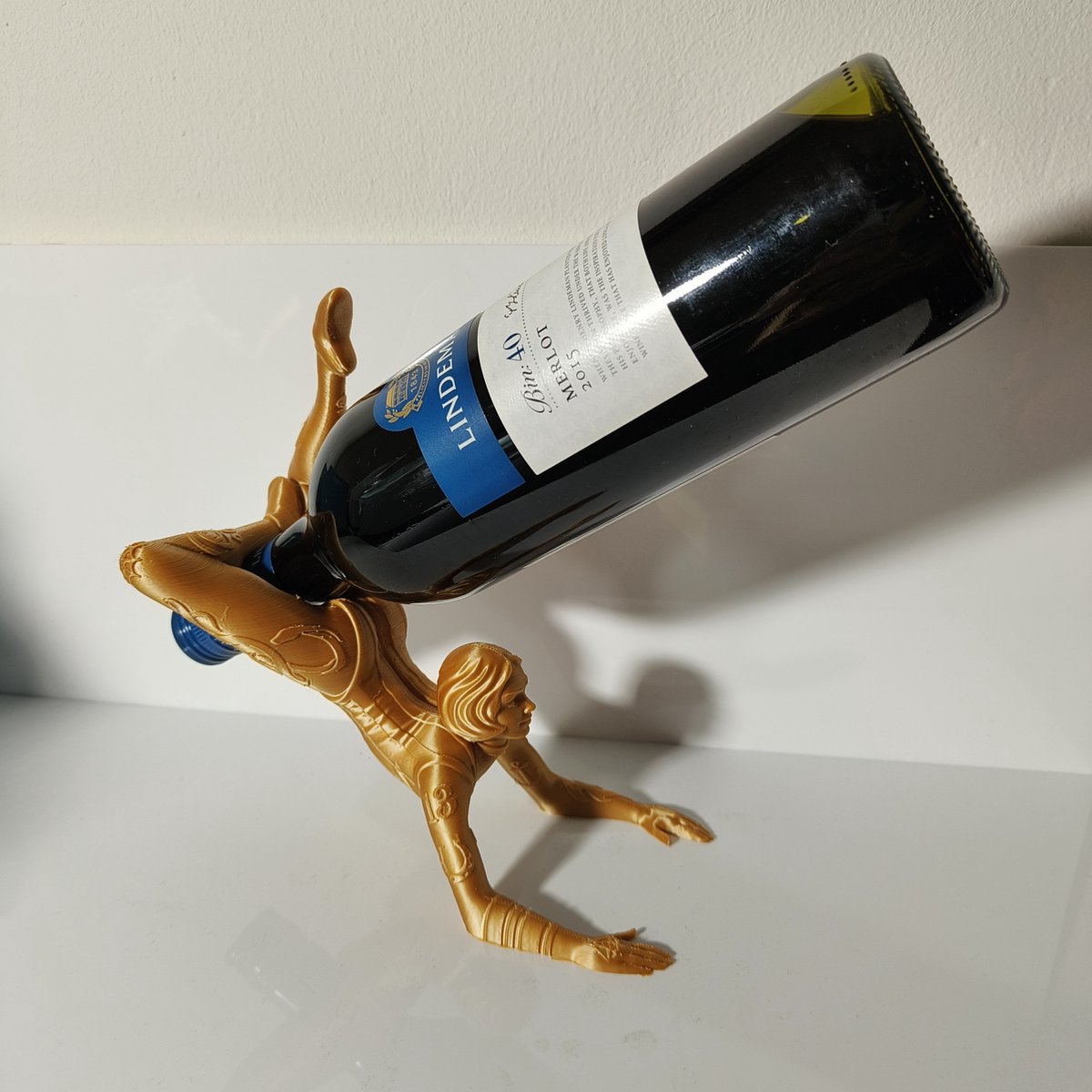 Circus balancerende wijnfleshouder Goud 3d Geprint