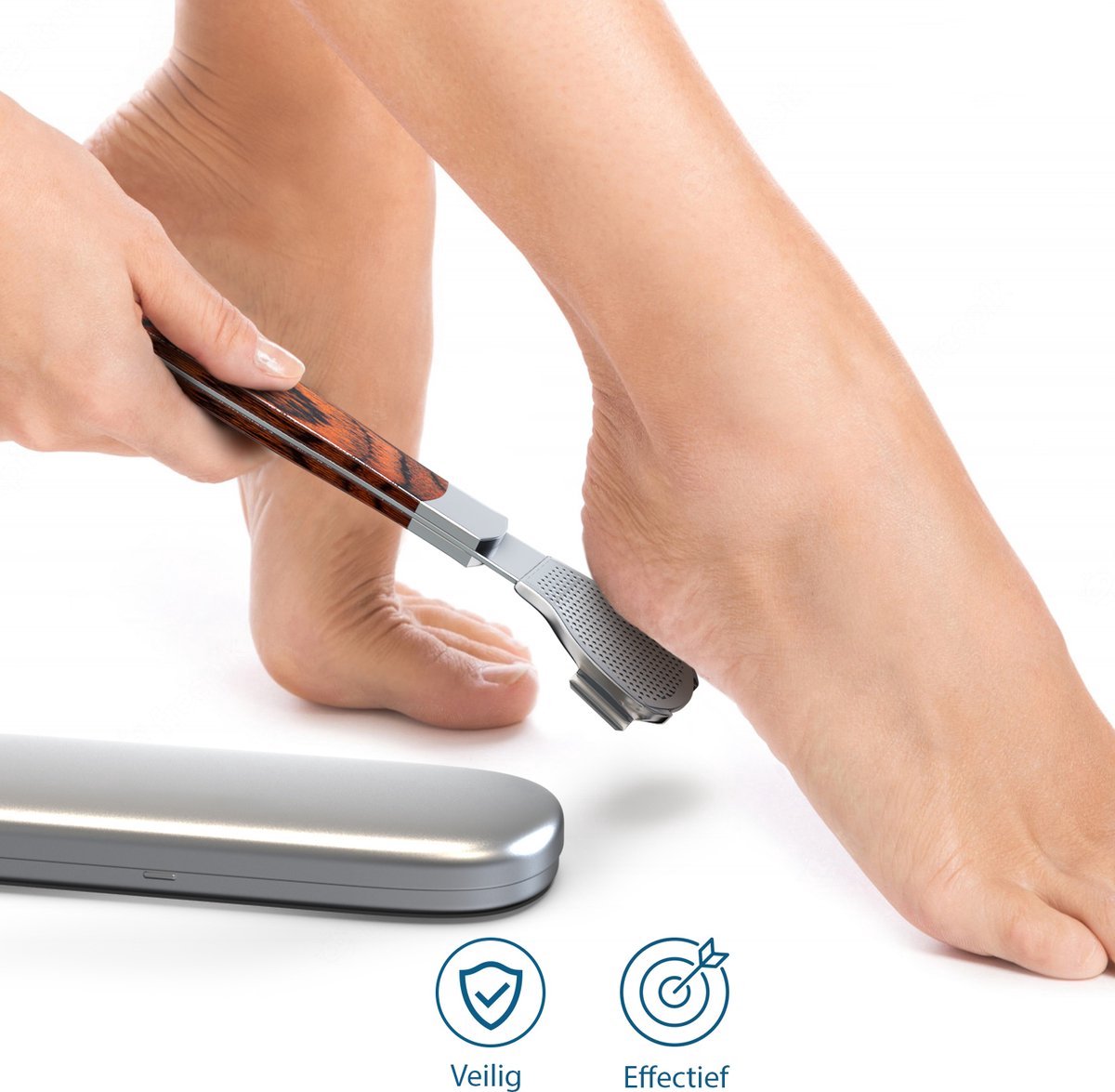 Goedkoopste Finnacle - Eelt Verwijderaar met Luxe Opbergkoker - Inclusief 10 Dubbelzijdige Mesjes - Pedicure Apparaat - Voetverzorging - Voetvijl - Eeltrasp - Eeltschaaf - Eeltschraper - Puimsteen - Roestvrij Staal Complete Voetverzorging!