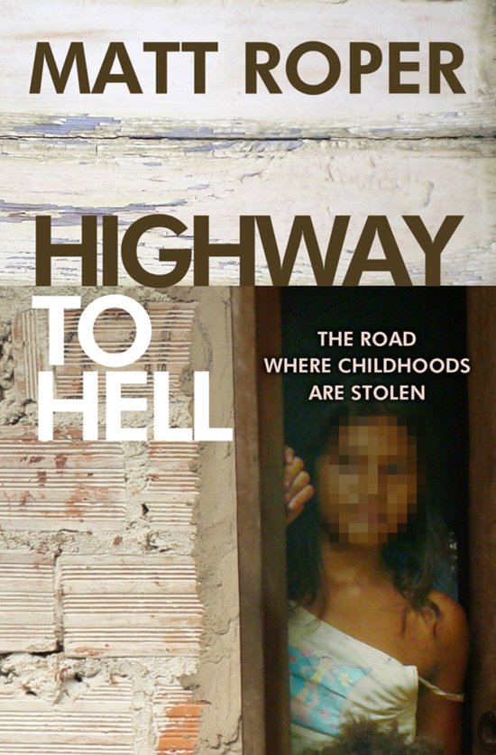 Boekcover met de titel 'HIGHWAY TO HELL' en een kinderfoto. Tekst: MATT ROPER, THE ROAD WHERE CHILDHOODS ARE STOLEN.