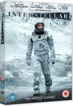 Een man in een wit ruimtepak met blauwe accenten, staand in een besneeuwd landschap. Boven hem de titel 'Interstellar'.