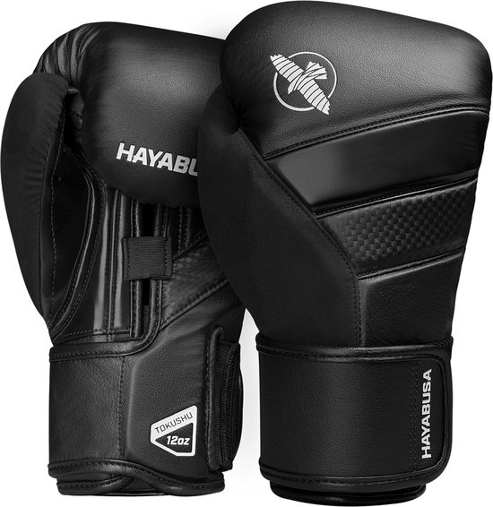 Paar zwarte HAYABUSA bokshandschoenen met HAYABUSA en 'Tokushu 12oz'-logo's.