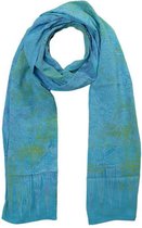 Sjaal gemaakt van rayon figuren  in de kleuren blauw groen paars wit, lengte 175 cm en breedte 65 cm.