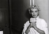 Tuinposter - Filmsterren - Retro / Vintage - Marilyn Monroe in wit / grijs / zwart  -  60 x 90 cm.