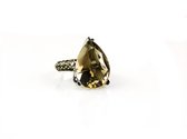 ring in wit goud gezet met rookkwarts en diamant