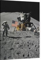 Astronaut salutes beside U.S. flag (maanlanding) - Foto op Canvas - 30 x 40 cm
