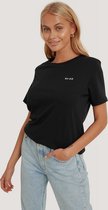 NA-KD Basic Logo Vrouwen T-shirt - Black - Maat XXL