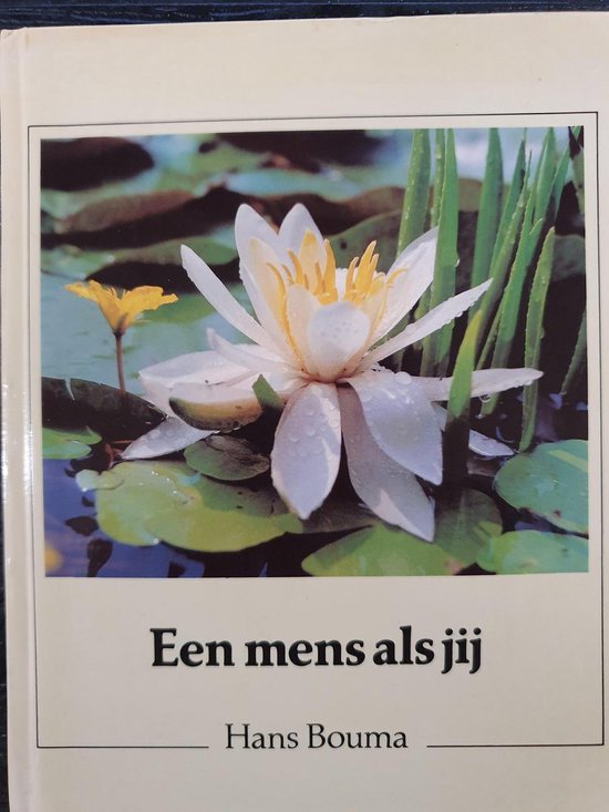 Boekhoes met een waterlelie, titel 'Een mens als jij' van Hans Bouma.