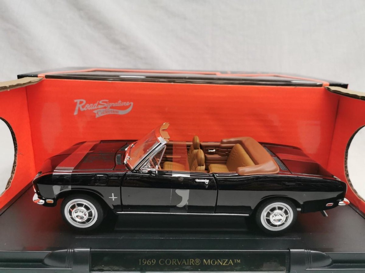 Road Signature Corvair Monza 1969 Vert 1:18 | bol.com