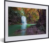 Fotolijst incl. Poster - Kleurrijke bladeren bij een waterval van het Nationaal park Erawan in Thailand - 40x30 cm - Posterlijst