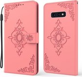 Voor Samsung Galaxy S10e Reliëf Fortuin Bloem Patroon Horizontale Flip Leren Case met Houder & Kaartsleuf & Portemonnee & Lanyard (Roze)