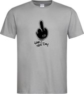 Grijs T shirt met  " Have a Nice Day " print Zwart size M