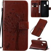 Voor Motorola Moto E7 Tree & Cat Pattern Pressed Printing Horizontale Flip PU Leather Case met houder & kaartsleuven & portemonnee & Lanyard (bruin)