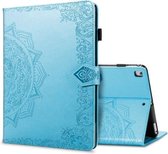 Voor iPad 10.2 / iPad 10.2 (2020) Halverwege Mandala Reliëfpatroon Horizontaal Flip PU-lederen hoes met kaartsleuven en houder (blauw)