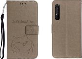 Voor Sony Xperia 1 II Reliëf Shiba Inu Links en Rechts lederen tas met standaard & kaartsleuf & sallet (grijs)