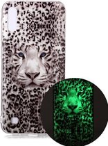 Voor Samsung Galaxy A10 Lichtgevende TPU zachte beschermhoes (Leopard Tiger)