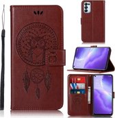 Voor OPPO Reno5 5G Windgong Uil Embossing Patroon Horizontale Flip Leren Case, met Houder & Kaartsleuven & Portemonnee (Bruin)